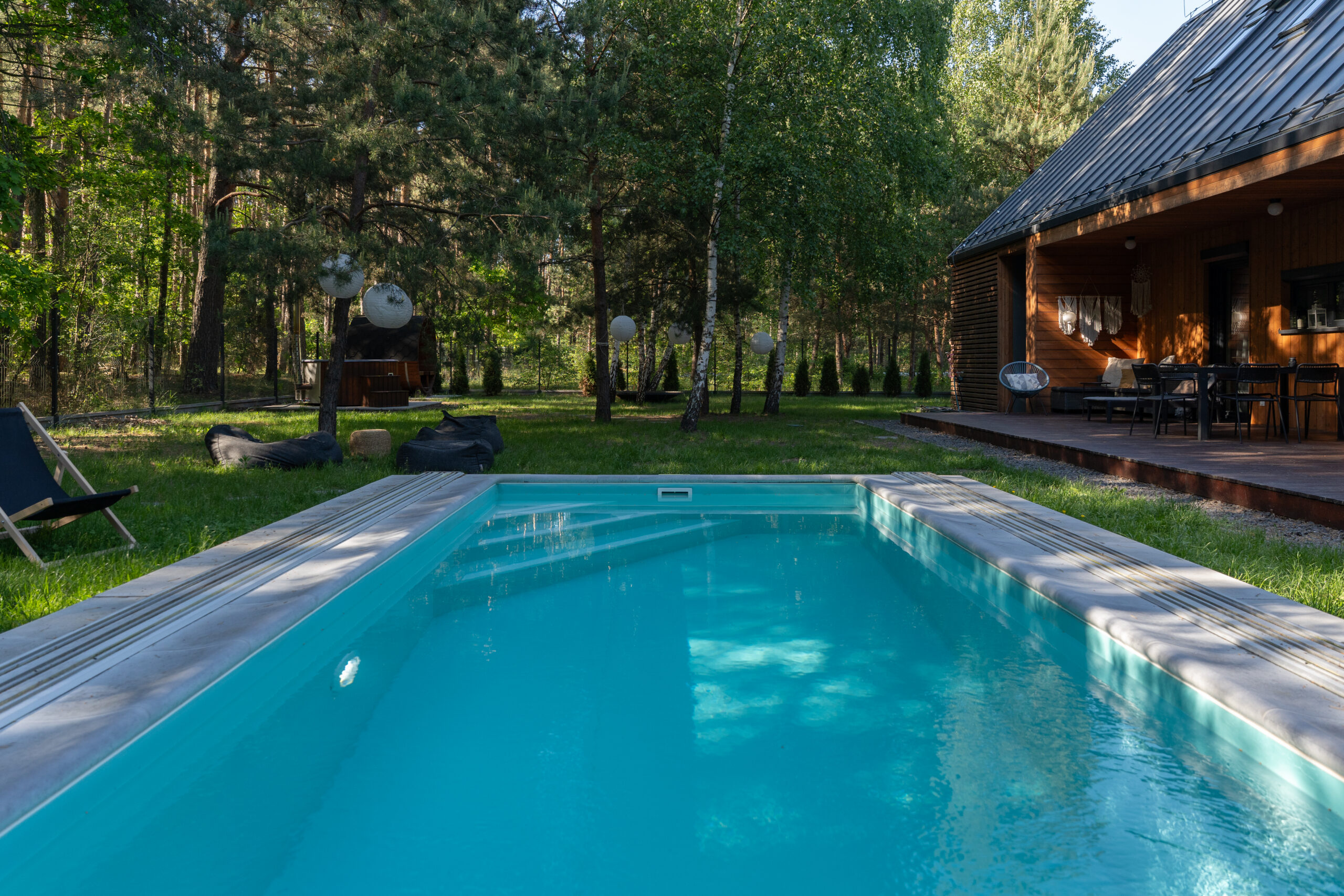 Forest villa near Warsaw with a pool, sauna and jacuzzi