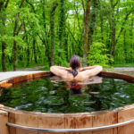 Jacuzzi pod chmurami – gdzie odpocząć blisko Warszawy?